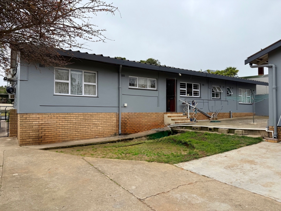 4 Bedroom Property for Sale in Bergzicht Western Cape